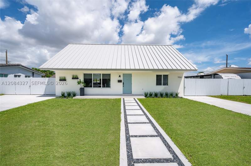 4 bedroom SingleFamilyResidence at 9361 SW 27th St, Coral Gardens, Miami — photo 3