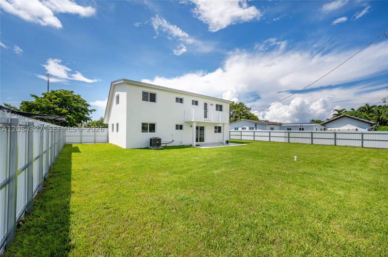 4 bedroom SingleFamilyResidence at 9361 SW 27th St, Coral Gardens, Miami — photo 4