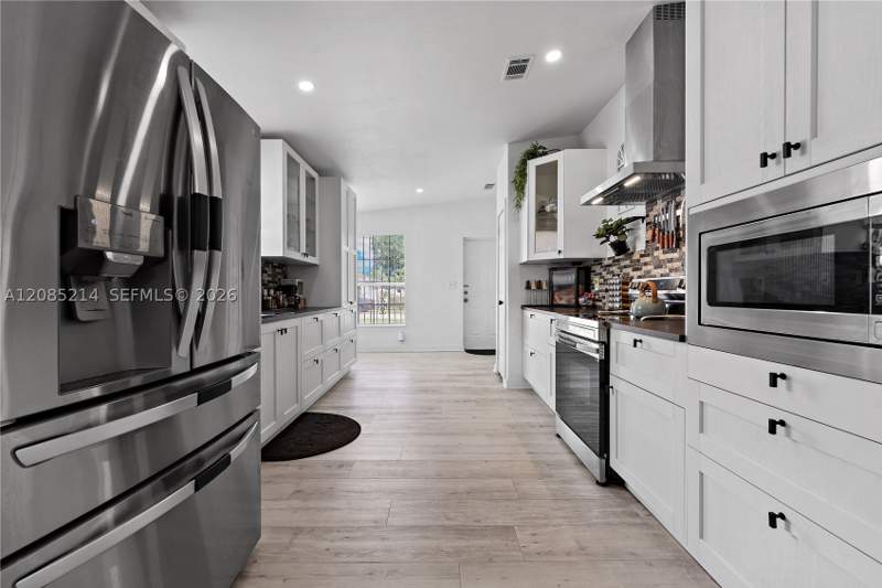 3 bedroom SingleFamilyResidence at 1958 NW 59th St, Ridgeway, Miami — photo 4