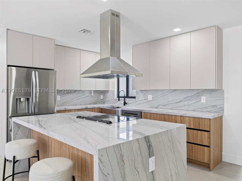 5 bedroom SingleFamilyResidence at 610 NE 164th Ter, Pleasant Village, Miami — photo 1