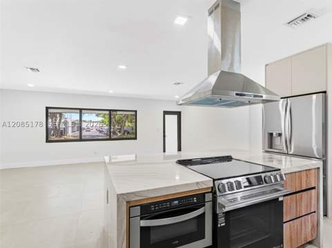 610 NE 164th Ter, Miami FL - photo 7 of 63