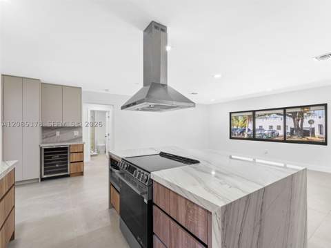 610 NE 164th Ter, Miami FL - photo 9 of 63