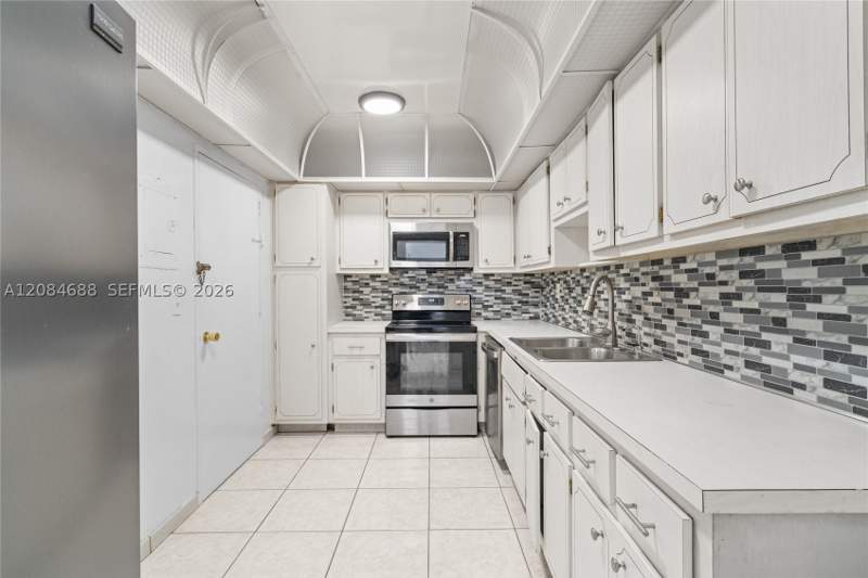1 bedroom Condominium at 5001 Collins Ave 5E, 0HE Carriage Club South C, Miami Beach — photo 4