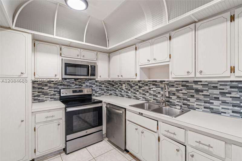 1 bedroom Condominium at 5001 Collins Ave 5E, 0HE Carriage Club South C, Miami Beach — photo 5