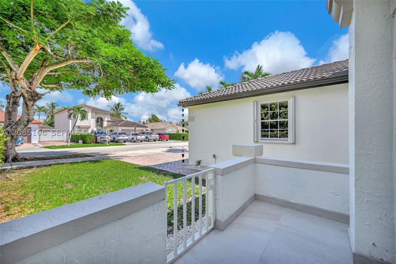 4 bedroom SingleFamilyResidence at 13078 NW 10th St, Shoma Homes At Tamiami II, Miami — photo 5