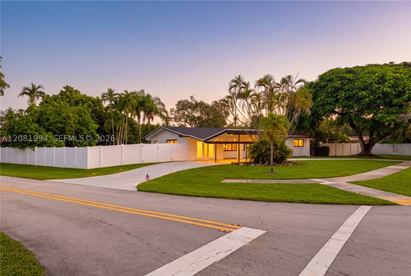 5 bedroom SingleFamilyResidence at 8201 SW 151st St, Mangowood, Palmetto Bay — photo 2