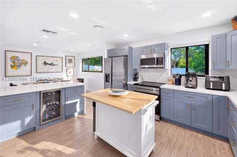 8201 SW 151st St, Palmetto Bay FL - photo 7 of 21