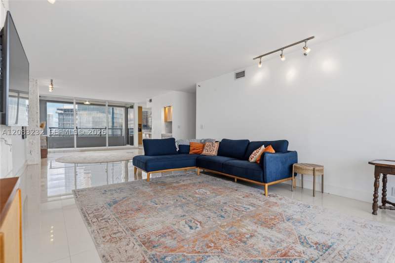 2 bedroom Condominium at 1541 Brickell Ave B3403, The Palace Condo, Miami — photo 3