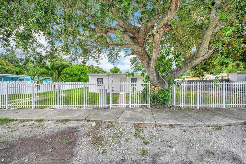 2 bedroom SingleFamilyResidence at 16410 NW 22nd Ct, Bunche Park, Miami Gardens — photo 5