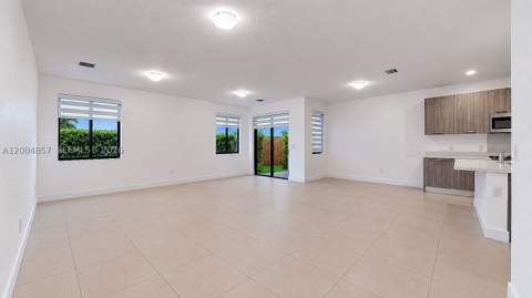 15811 SW 136th Ter, Miami FL - photo 14 of 60