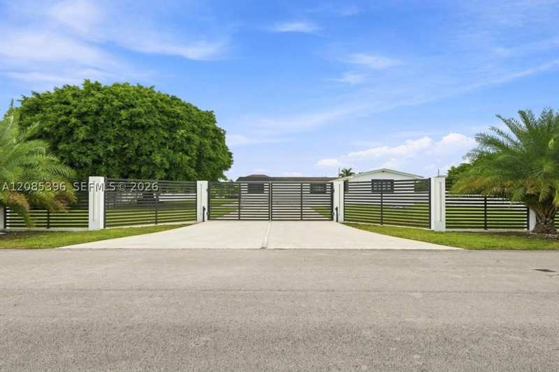 3 bedroom SingleFamilyResidence at 100 NW 120th Ave, Sweetwater Ests Sub, Miami — photo 1