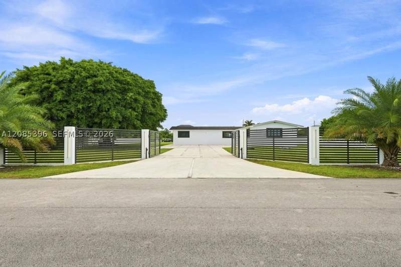 3 bedroom SingleFamilyResidence at 100 NW 120th Ave, Sweetwater Ests Sub, Miami — photo 2