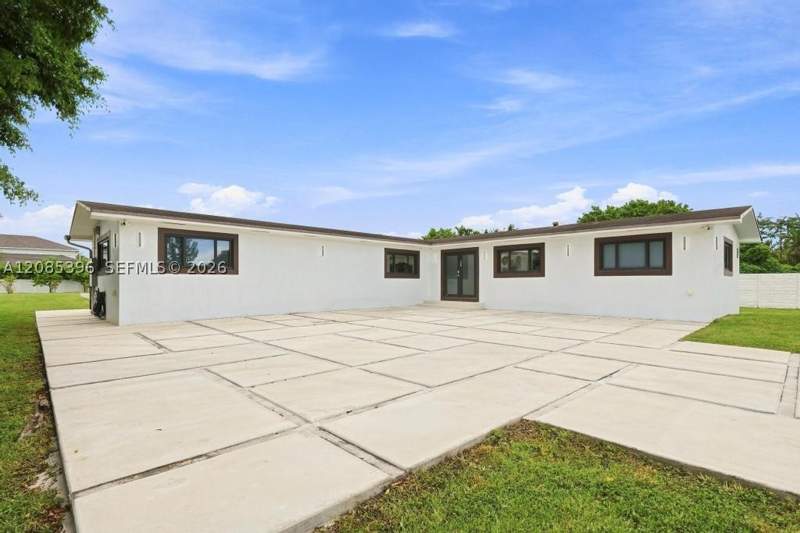 3 bedroom SingleFamilyResidence at 100 NW 120th Ave, Sweetwater Ests Sub, Miami — photo 4