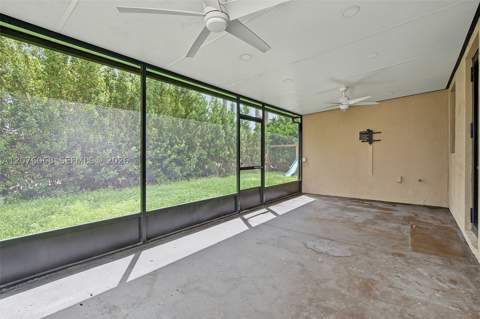 633 SE 35th Ter, Homestead FL - photo 10 of 45