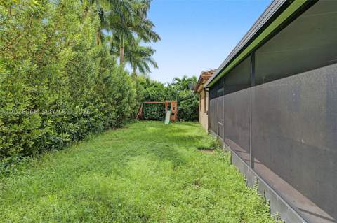 633 SE 35th Ter, Homestead FL - photo 12 of 45