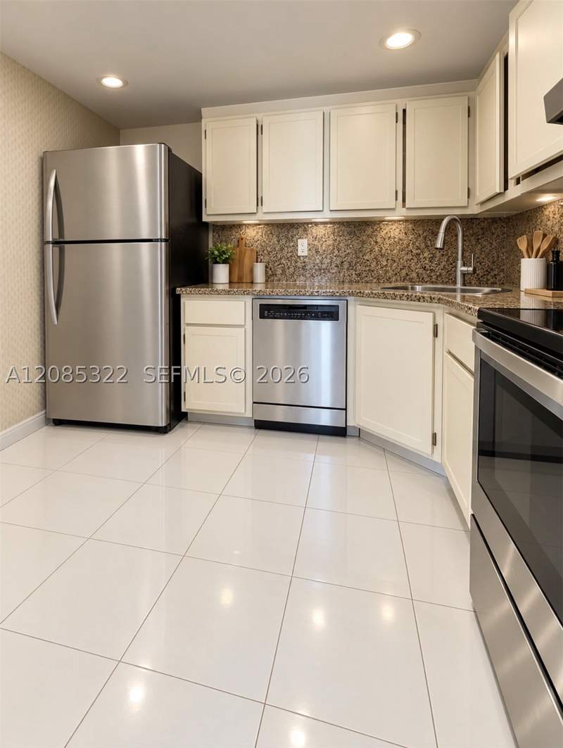 1 bedroom Condominium at 2750 NE 183rd St 601, Commodore Plaza Condo, Aventura — photo 3