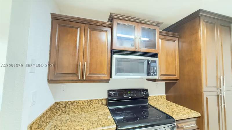 2 bedroom Condominium at 7121 Miami Lakes Dr Q8, Cypress Village Condo, Miami Lakes — photo 3