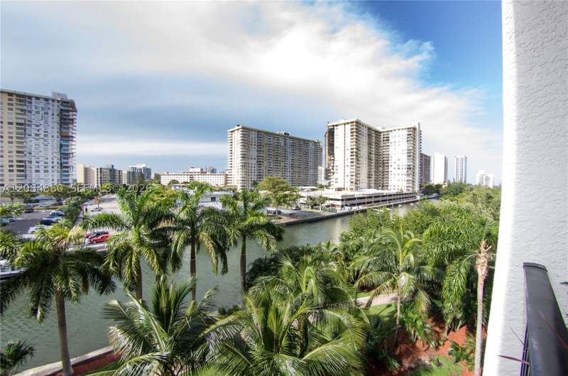 2 bedroom Condominium at 17150 N Bay Rd 2512, Porto Bellagio Condo, Sunny Isles Beach — photo 3