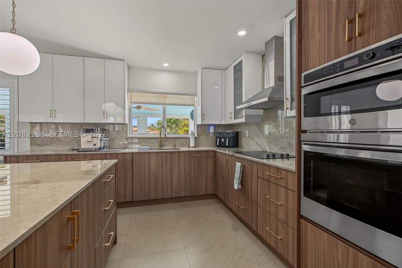 5 bedroom SingleFamilyResidence at 10711 SW 70th St, Golden West, Miami — photo 4