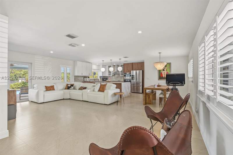 5 bedroom SingleFamilyResidence at 10711 SW 70th St, Golden West, Miami — photo 5