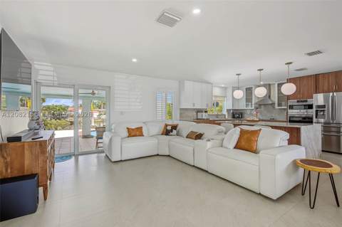 10711 SW 70th St, Miami FL - photo 6 of 39