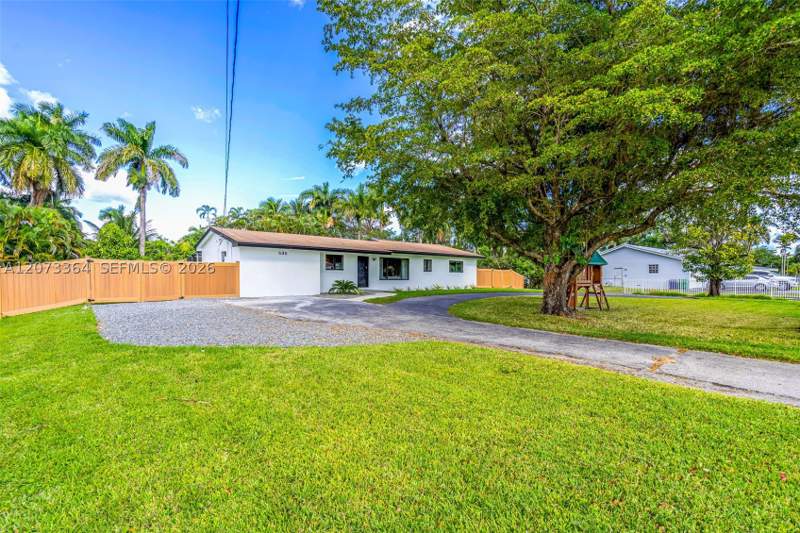 4 bedroom SingleFamilyResidence at 535 N Biscayne River Dr, Bisc Gardens Sec B, Miami — photo 3