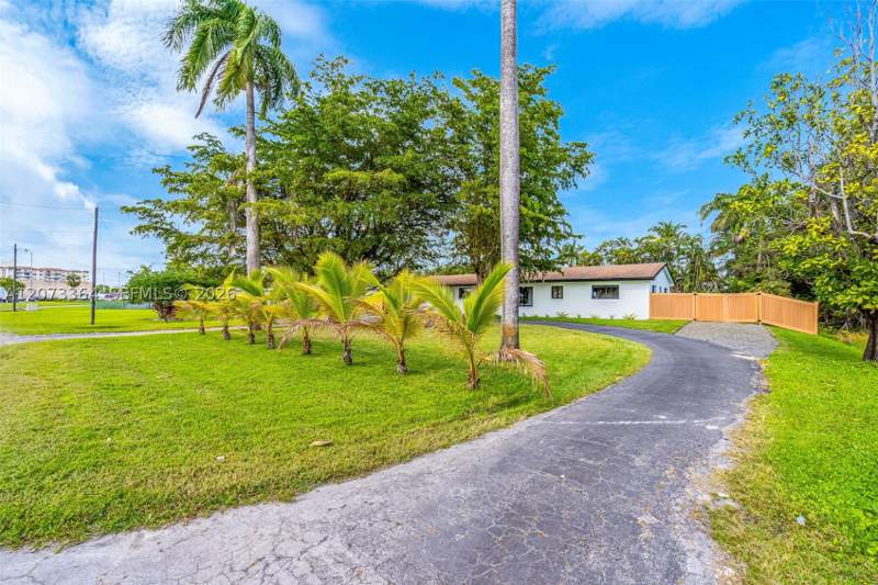 4 bedroom SingleFamilyResidence at 535 N Biscayne River Dr, Bisc Gardens Sec B, Miami — photo 4