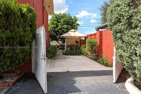 11005 W Okeechobee Rd 102, Hialeah Gardens FL - photo 22 of 23