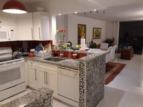 8100 Byron Ave 504, Miami Beach FL - photo 12 of 35