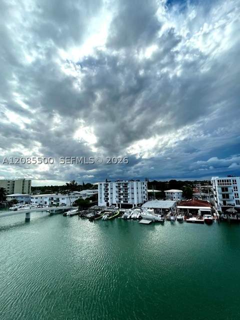 8100 Byron Ave 504, Miami Beach FL - photo 20 of 35