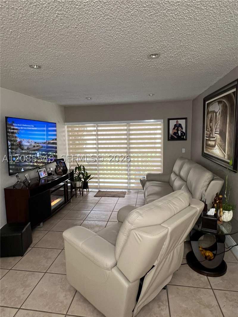 3 bedroom Condominium at 1900 W 68th St F104, Los Arboles Condo, Hialeah — photo 1
