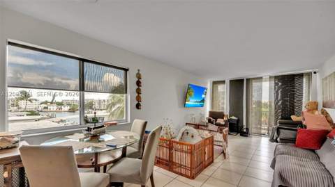 8001 Crespi Blvd 4B, Miami Beach FL - photo 9 of 19