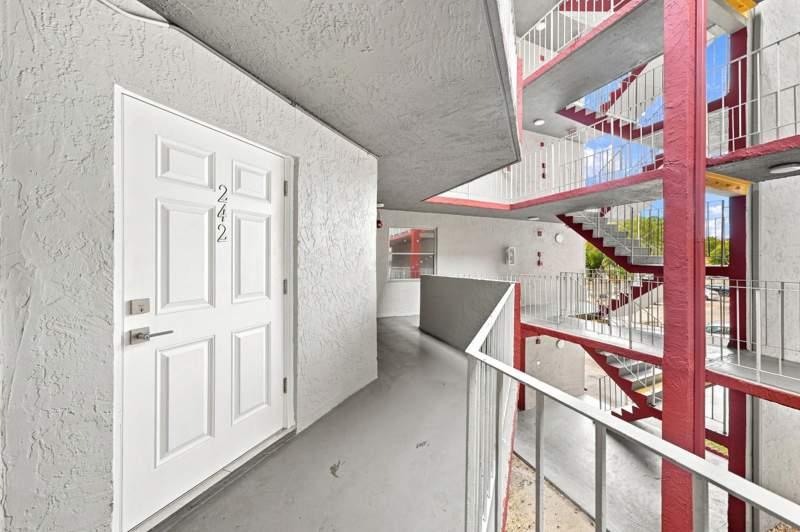 3 bedroom Condominium at 1750 W 46th Street 242, Casa Del Sol Condo, Hialeah — photo 3
