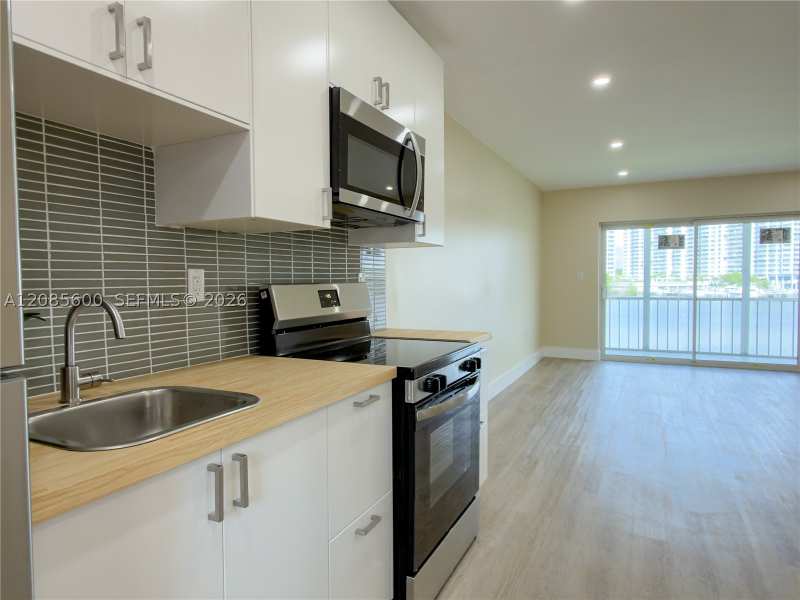1 bedroom Condominium at 2949 Point East Dr B304, Point East One Condo-Bldg, Aventura — photo 1