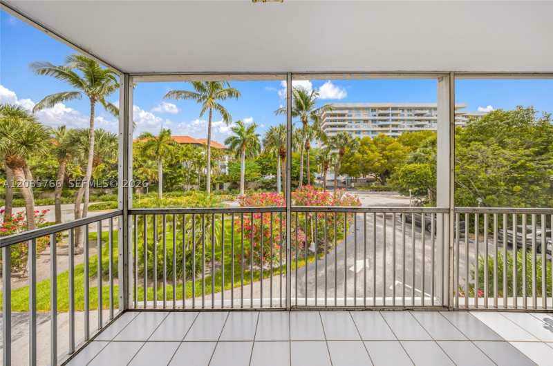 2 bedroom Condominium at 150 Ocean Lane Dr 2H, Island Breakers Condo, Key Biscayne — photo 1