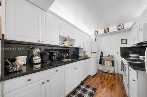 150 Ocean Lane Dr 2H, Key Biscayne FL - photo 15 of 39