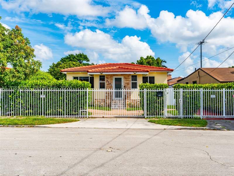 2 bedroom SingleFamilyResidence at 3375 SW 1st St, Auburndale Amd, Miami — photo 2