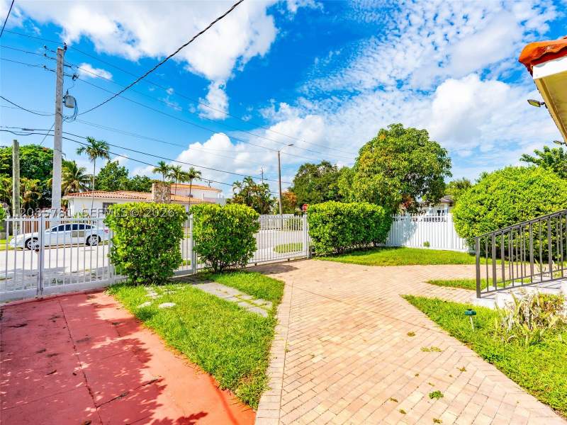 2 bedroom SingleFamilyResidence at 3375 SW 1st St, Auburndale Amd, Miami — photo 4