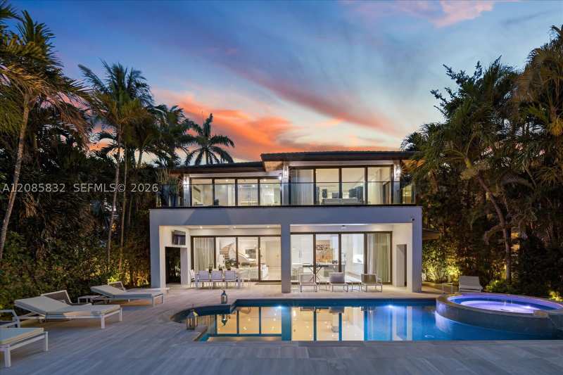 7 bedroom SingleFamilyResidence at 401 E Rivo Alto Dr, Rivo Alto Amd, Miami Beach — photo 1
