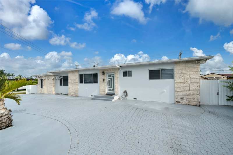 3 bedroom SingleFamilyResidence at 9365 SW 44th St, Ascot Park, Miami — photo 1