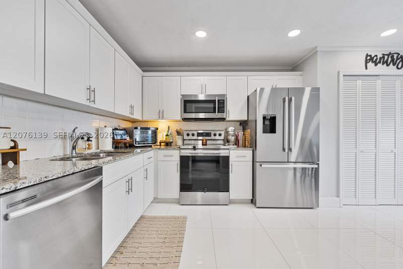 3 bedroom Townhouse at 14265 SW 97th Ter, La Jolla West, Miami — photo 2