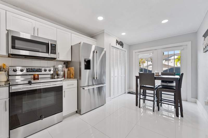 3 bedroom Townhouse at 14265 SW 97th Ter, La Jolla West, Miami — photo 3