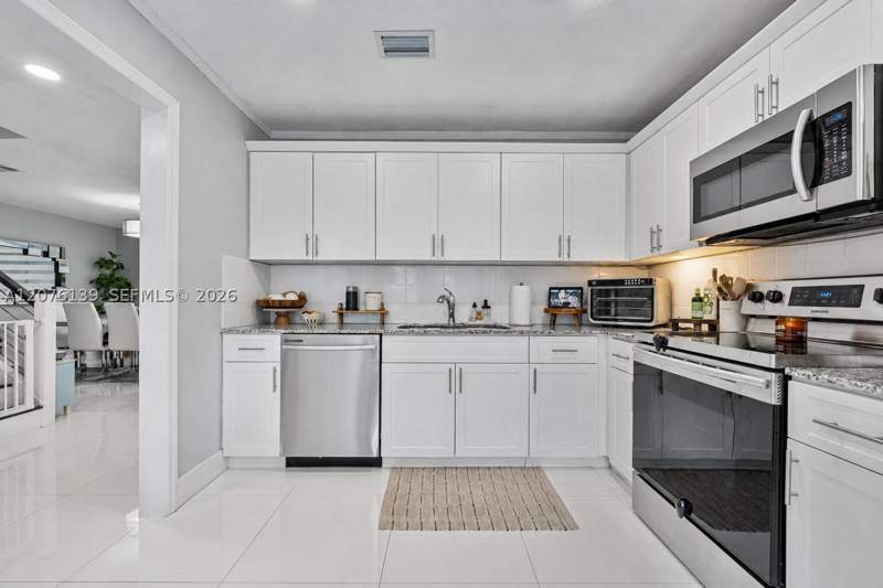 3 bedroom Townhouse at 14265 SW 97th Ter, La Jolla West, Miami — photo 5