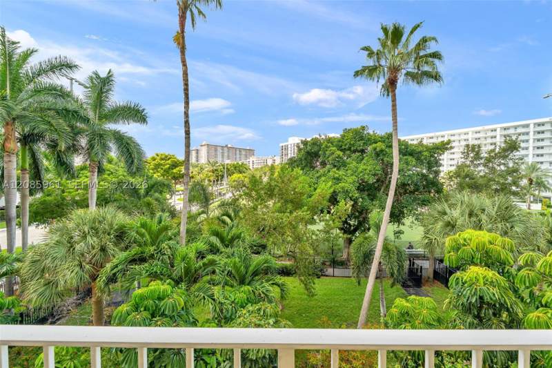 1 bedroom Condominium at 200 178th Dr 409, Marbella Tower Condo, Sunny Isles Beach — photo 3
