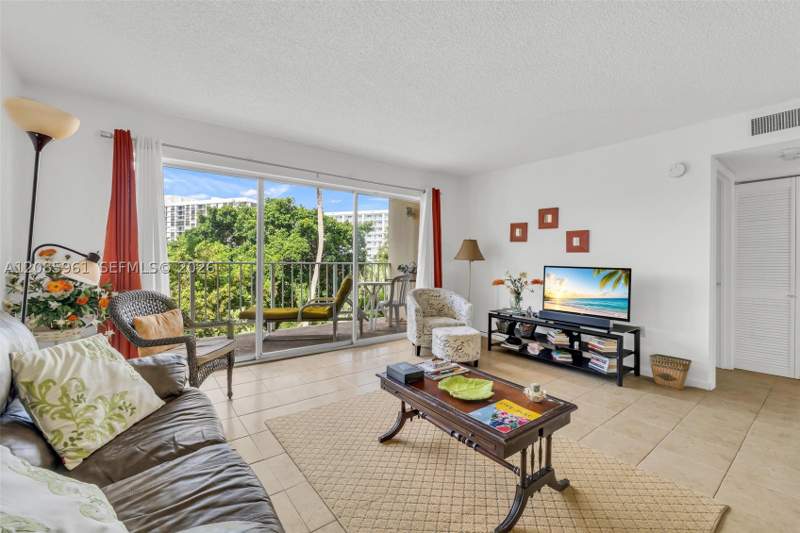 1 bedroom Condominium at 200 178th Dr 409, Marbella Tower Condo, Sunny Isles Beach — photo 4