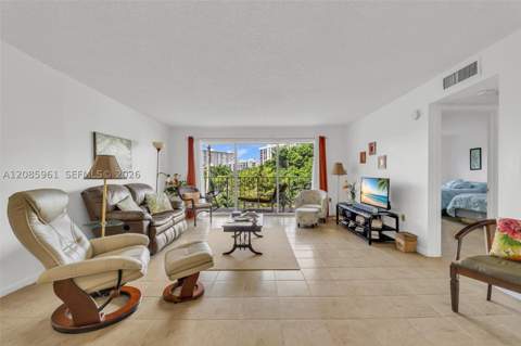 200 178th Dr 409, Sunny Isles Beach FL - photo 7 of 31
