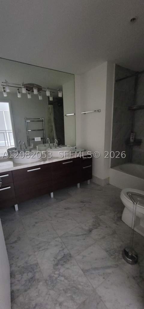 244 Biscayne Blvd 652, Miami FL - photo 6 of 19