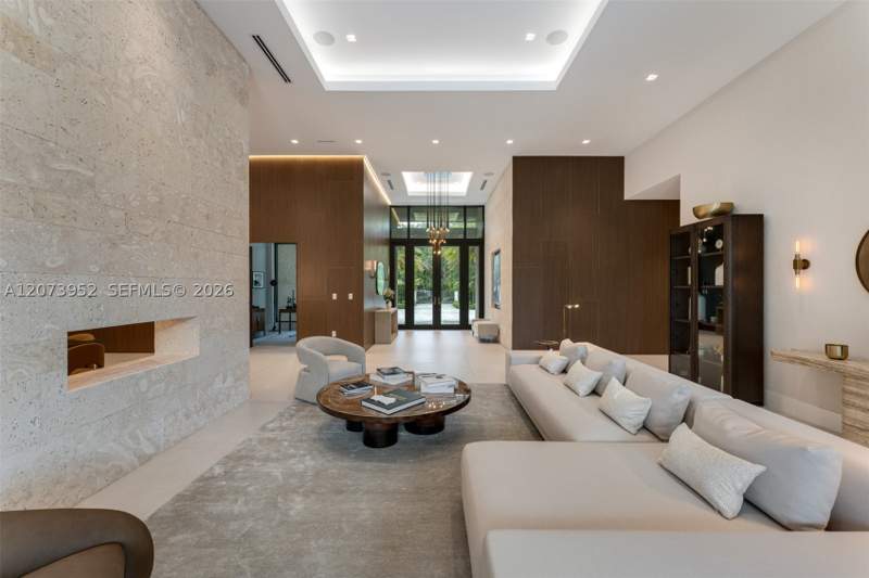 7 bedroom SingleFamilyResidence at 10860 SW 67th Ct, Helms Country Estates Re-, Pinecrest — photo 2