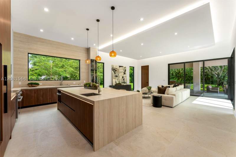 6 bedroom SingleFamilyResidence at 9475 SW 117th Ter, Hawley Heights, Miami — photo 3