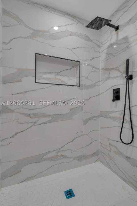 2121 NW 86th Ter, Miami FL - photo 16 of 33
